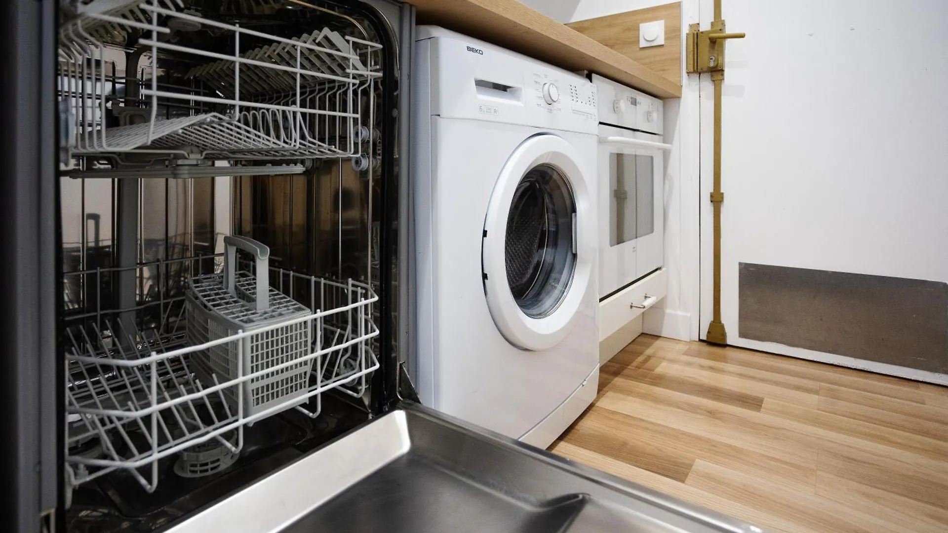 Apartment Cozy 1-bedroom With Amenities Near Iconic Montmartre Neighbourhood Paris
