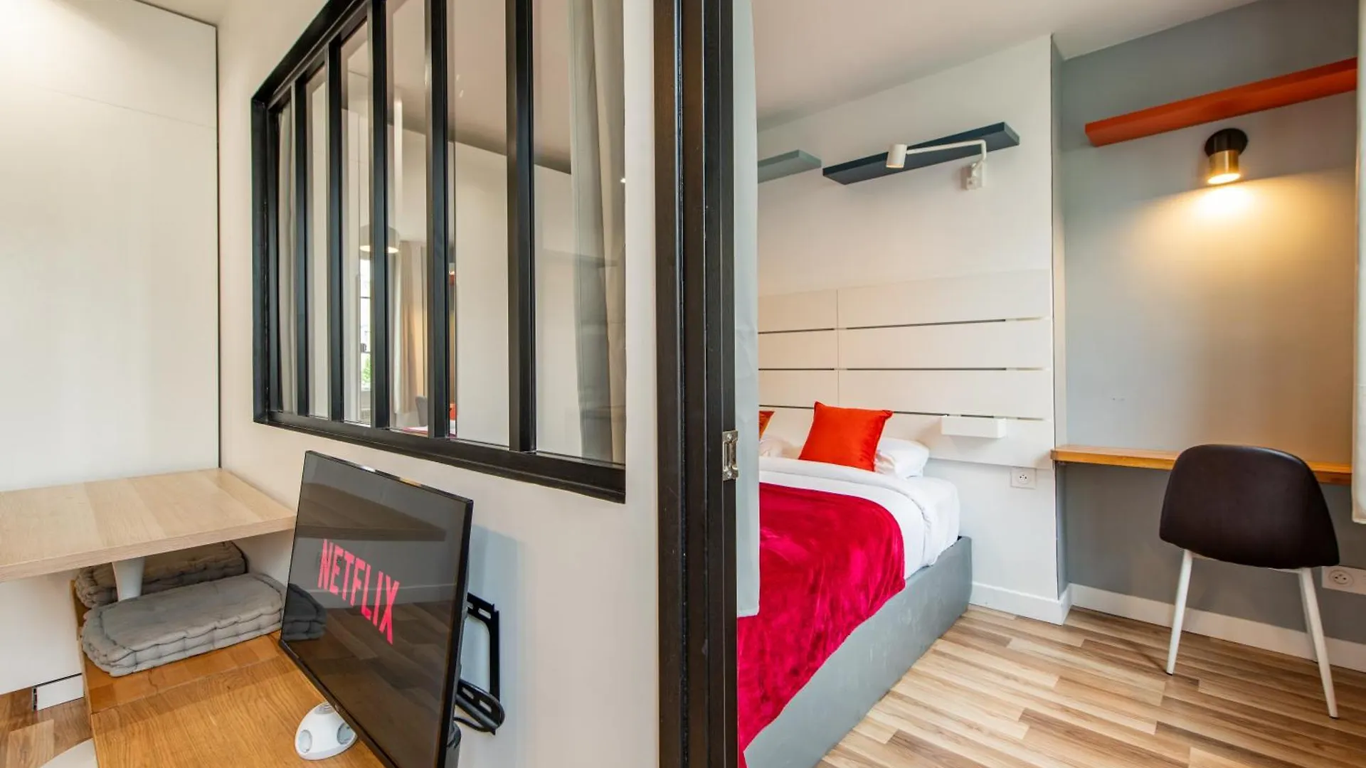Cozy 1-bedroom With Amenities Near Iconic Montmartre Neighbourhood Paříž