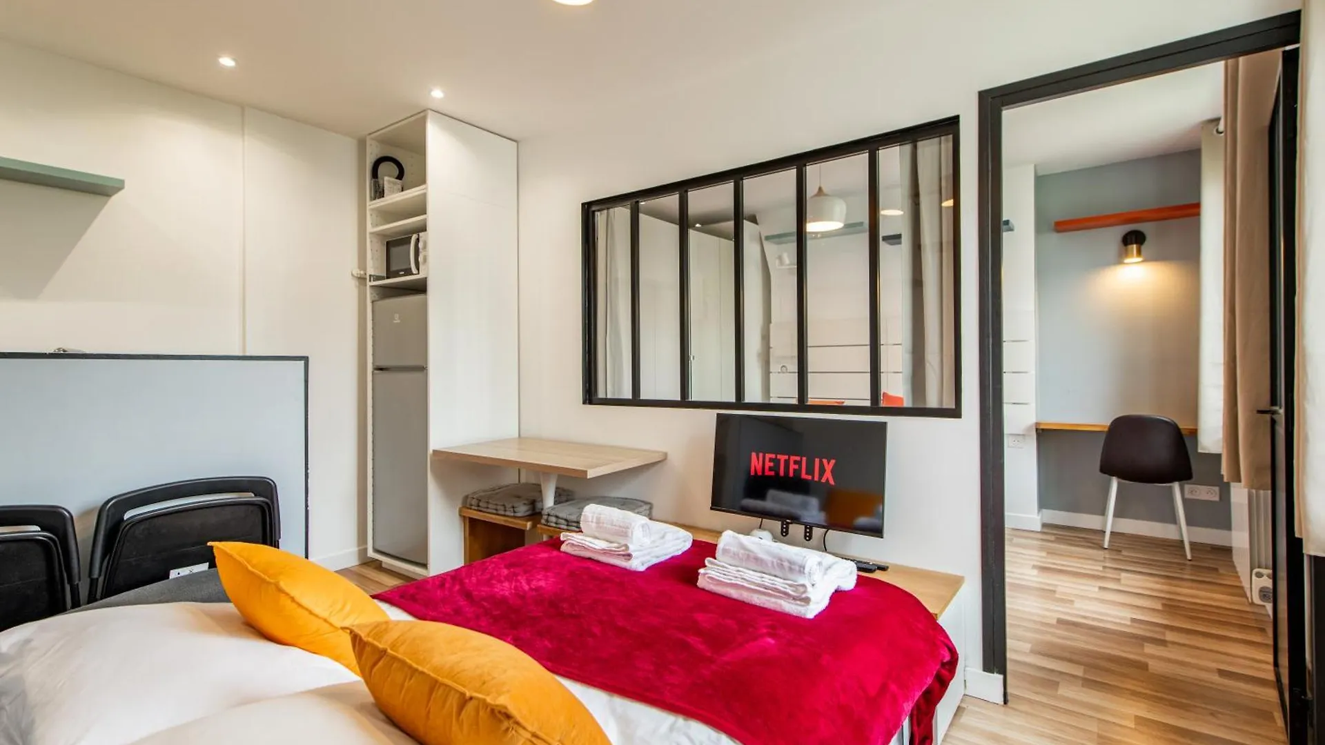 Cozy 1-bedroom With Amenities Near Iconic Montmartre Neighbourhood