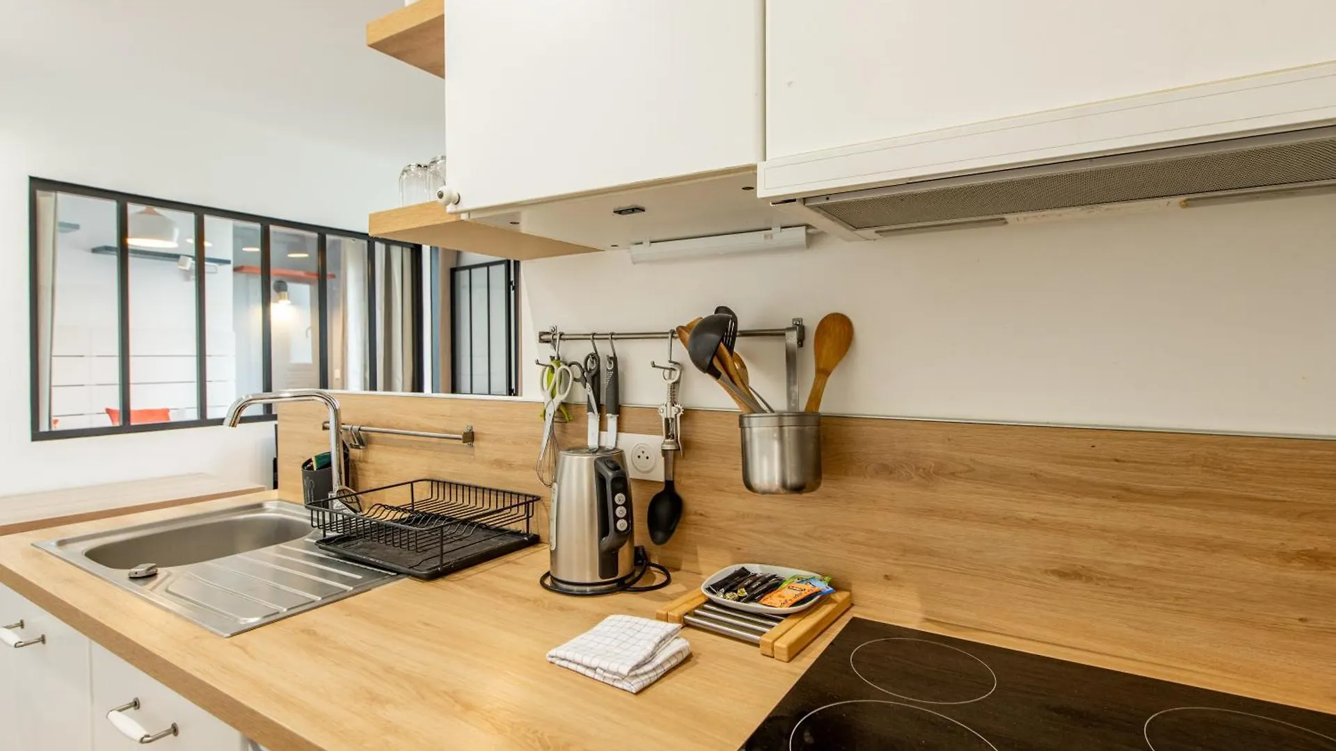 Cozy 1-bedroom With Amenities Near Iconic Montmartre Neighbourhood Apartmán