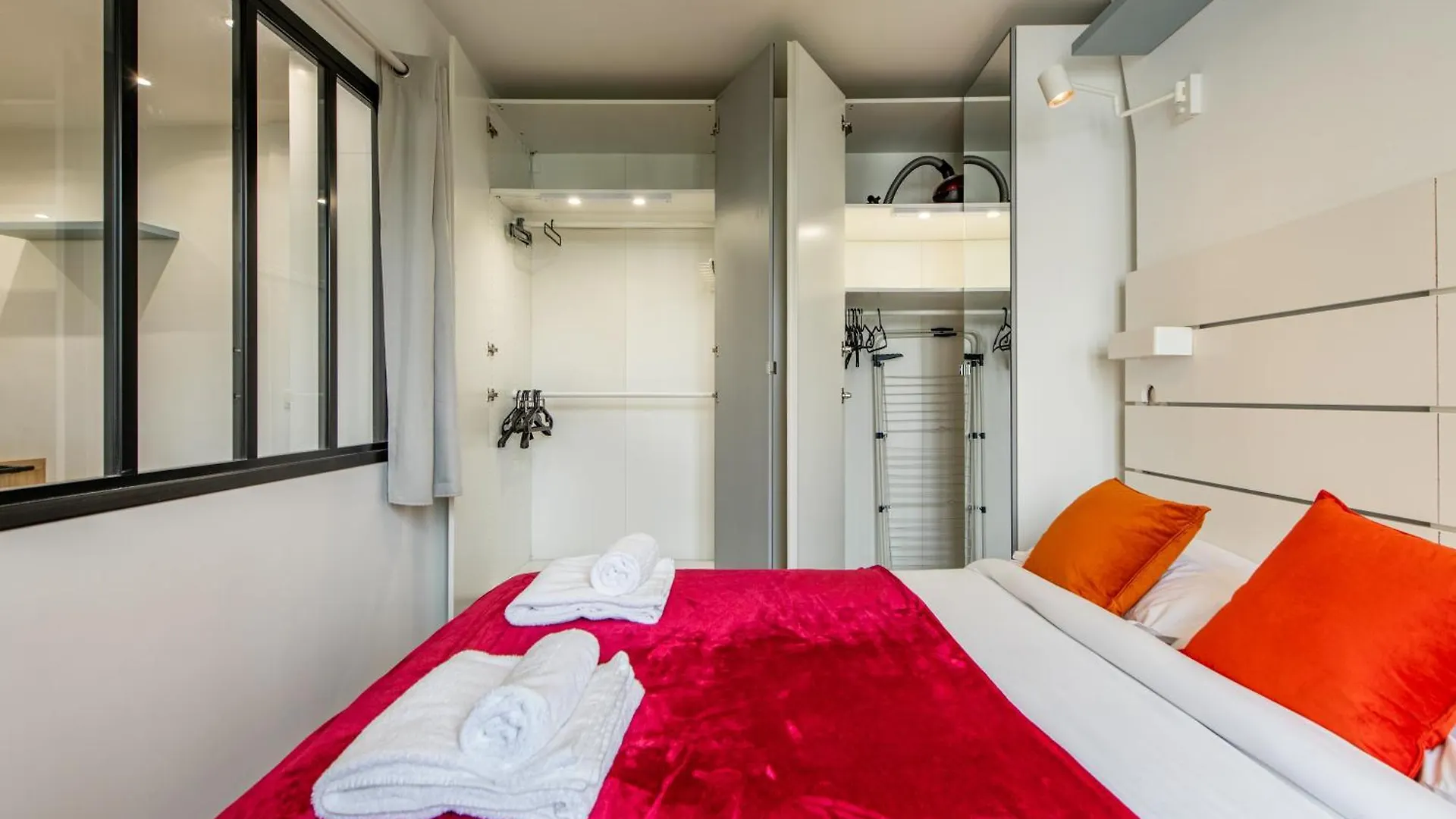 Cozy 1-bedroom With Amenities Near Iconic Montmartre Neighbourhood Paříž