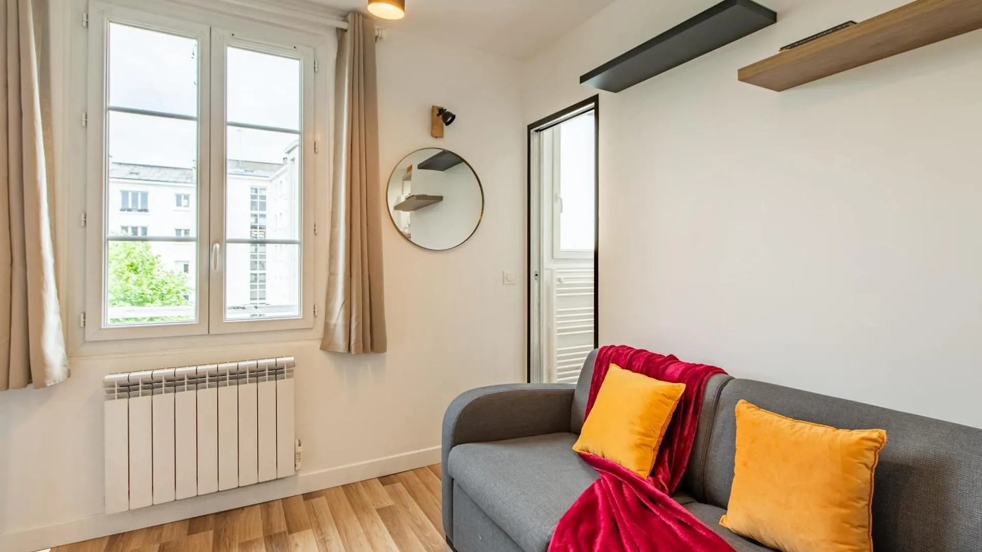 Apartment Cozy 1-bedroom With Amenities Near Iconic Montmartre Neighbourhood *