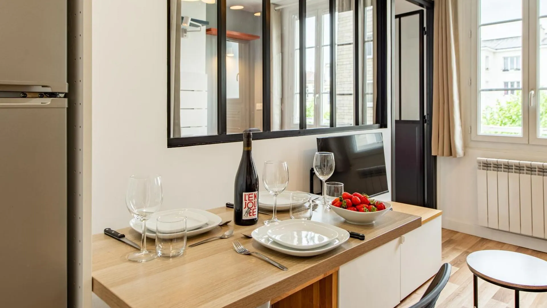 Cozy 1-bedroom With Amenities Near Iconic Montmartre Neighbourhood *