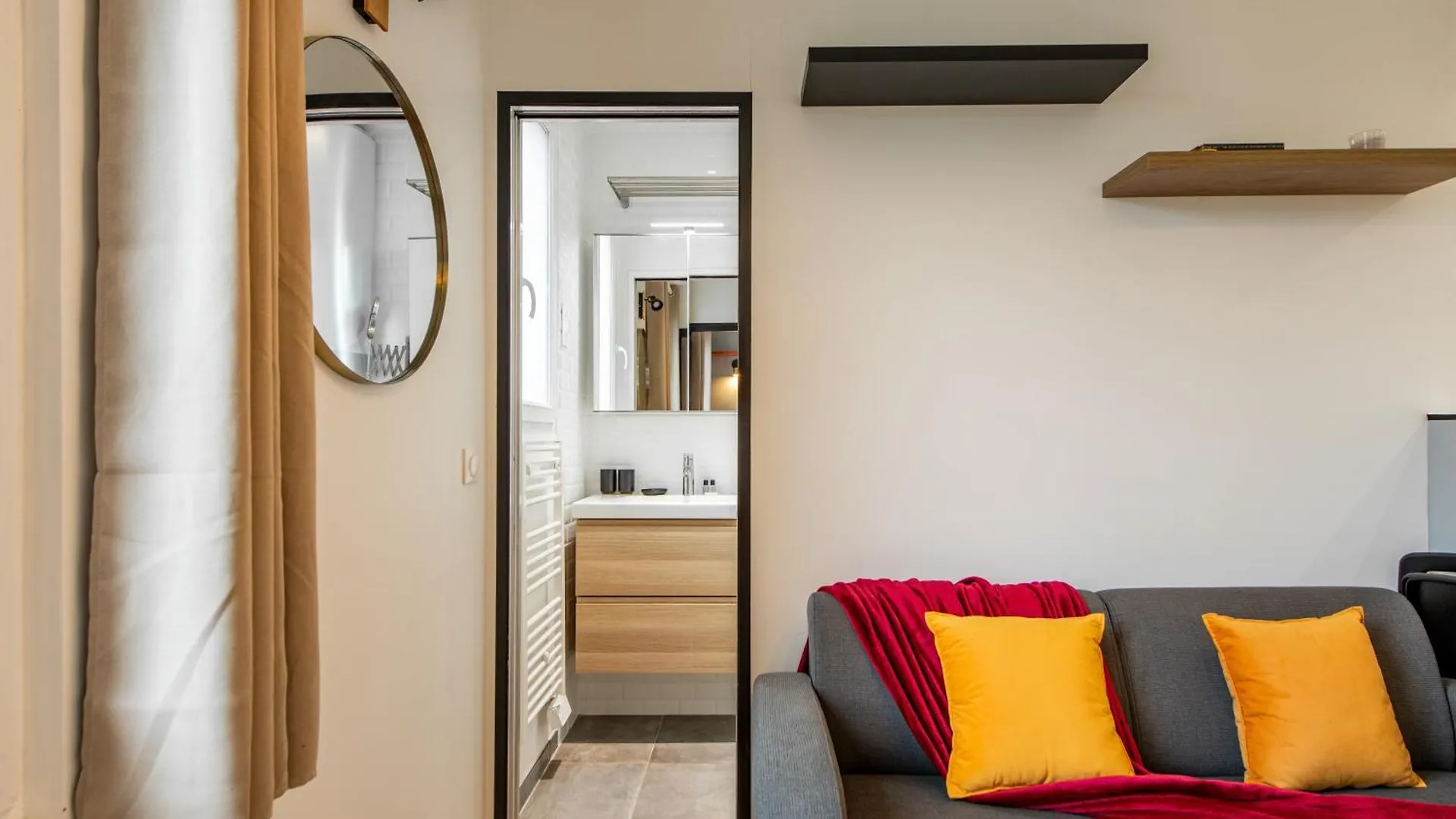 Cozy 1-bedroom With Amenities Near Iconic Montmartre Neighbourhood Paříž