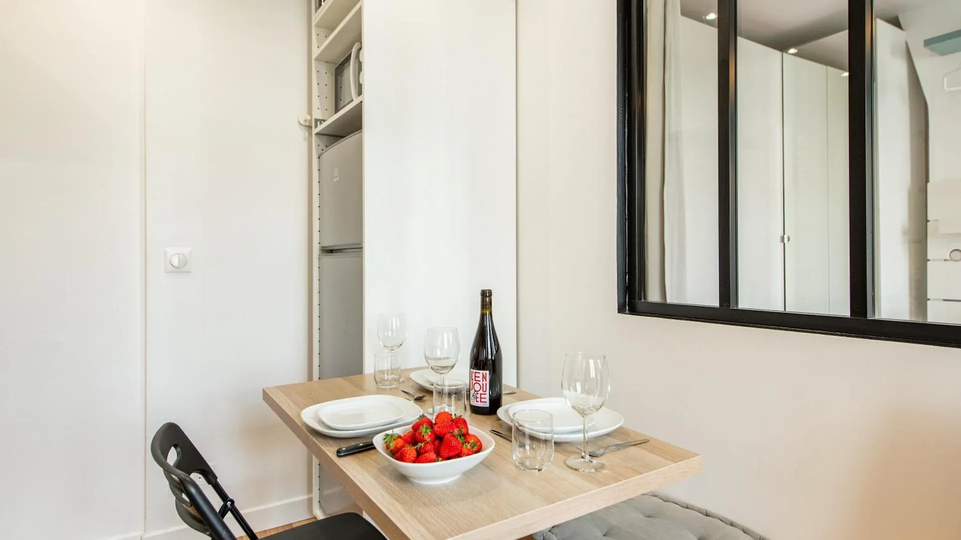 Cozy 1-bedroom With Amenities Near Iconic Montmartre Neighbourhood Paris