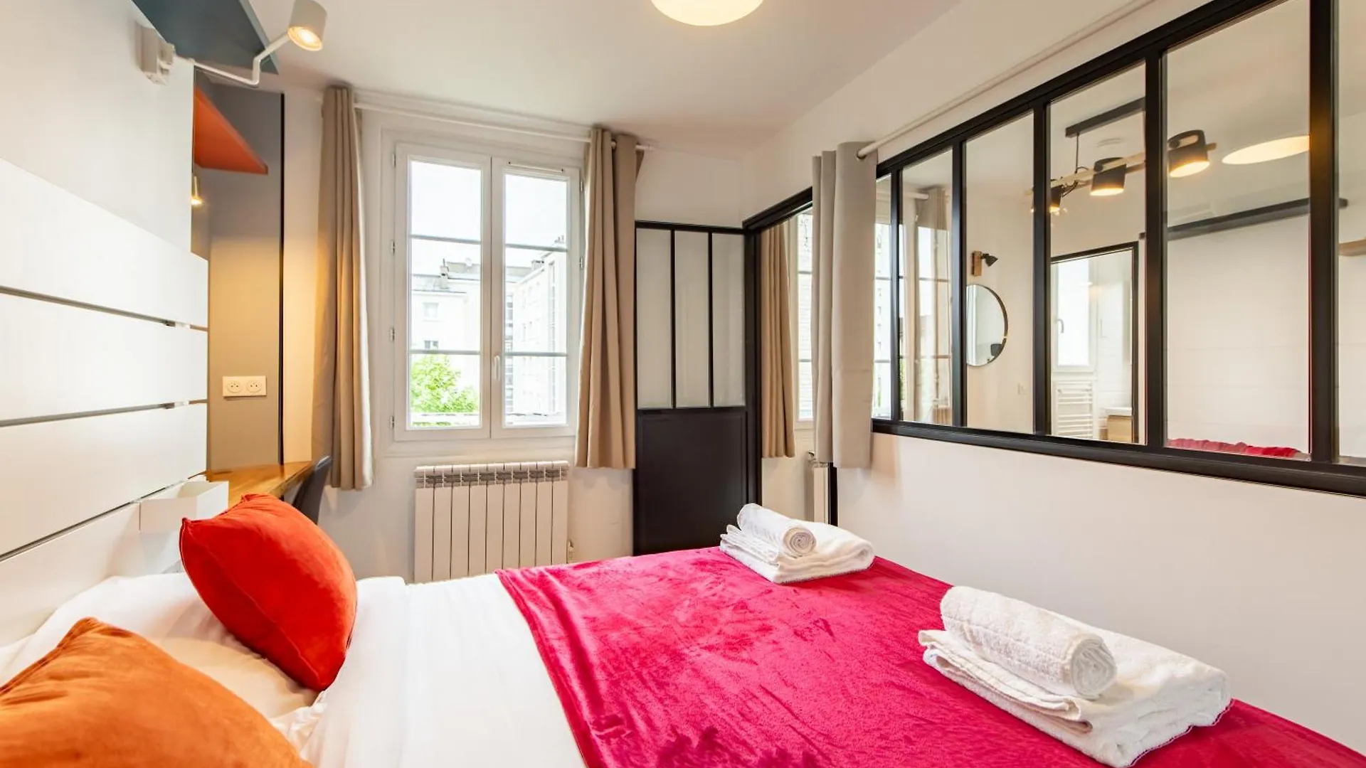 Cozy 1-bedroom With Amenities Near Iconic Montmartre Neighbourhood Paris