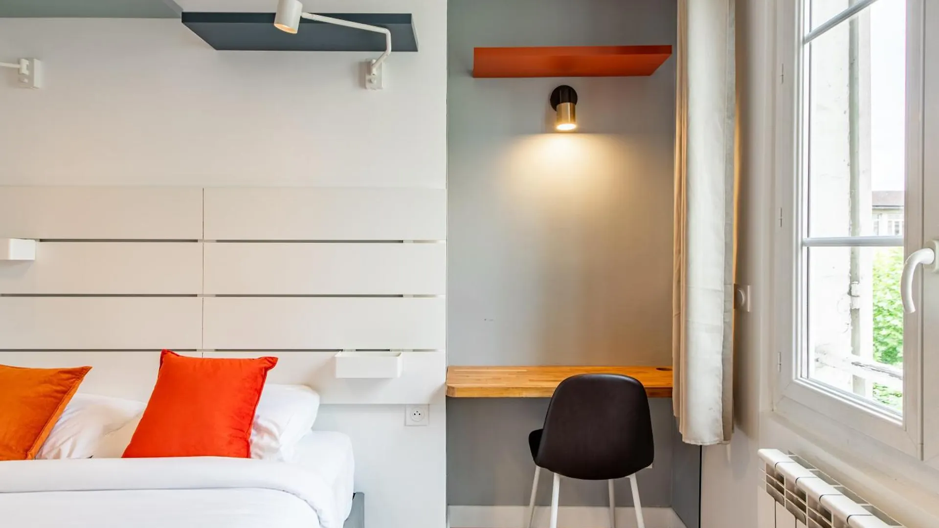 Cozy 1-bedroom With Amenities Near Iconic Montmartre Neighbourhood Apartment Paris