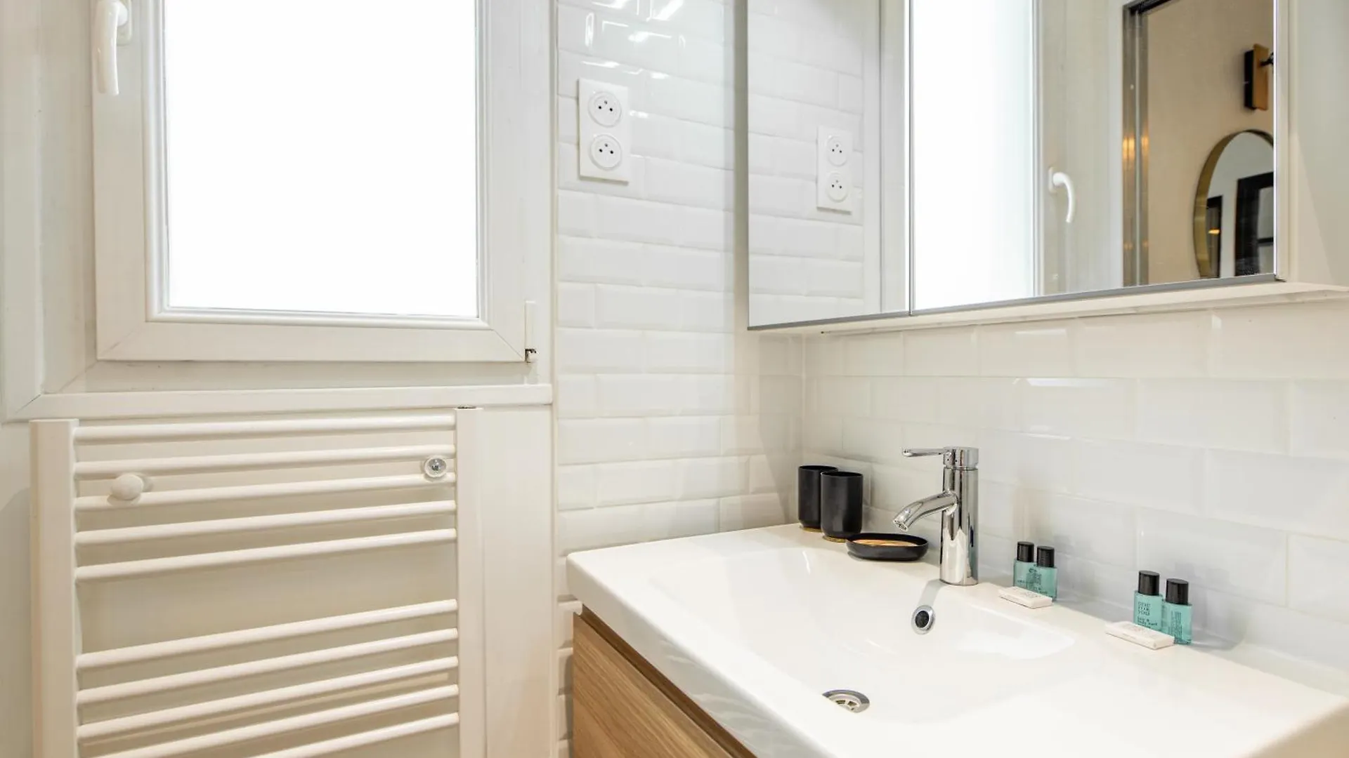 Cozy 1-bedroom With Amenities Near Iconic Montmartre Neighbourhood Apartmán